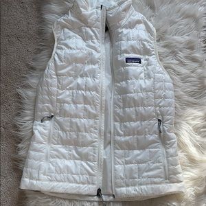 Patagonia White Quilted Vest - Size Small